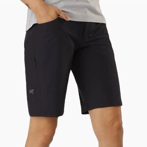 ARCTERYX | Women's Creston Shorts 10.5" in Black | Sz 6